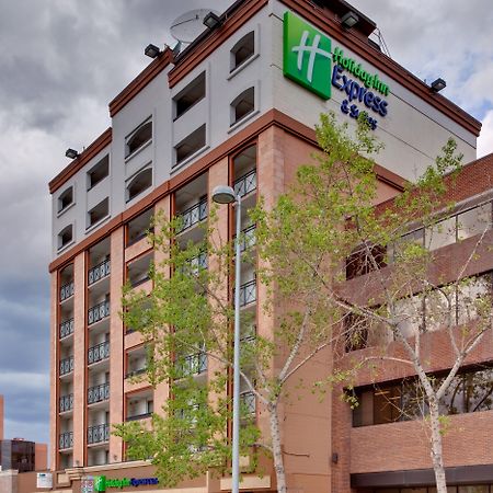 Holiday Inn Express And Suites Calgary, An Ihg Hotel Exterior photo