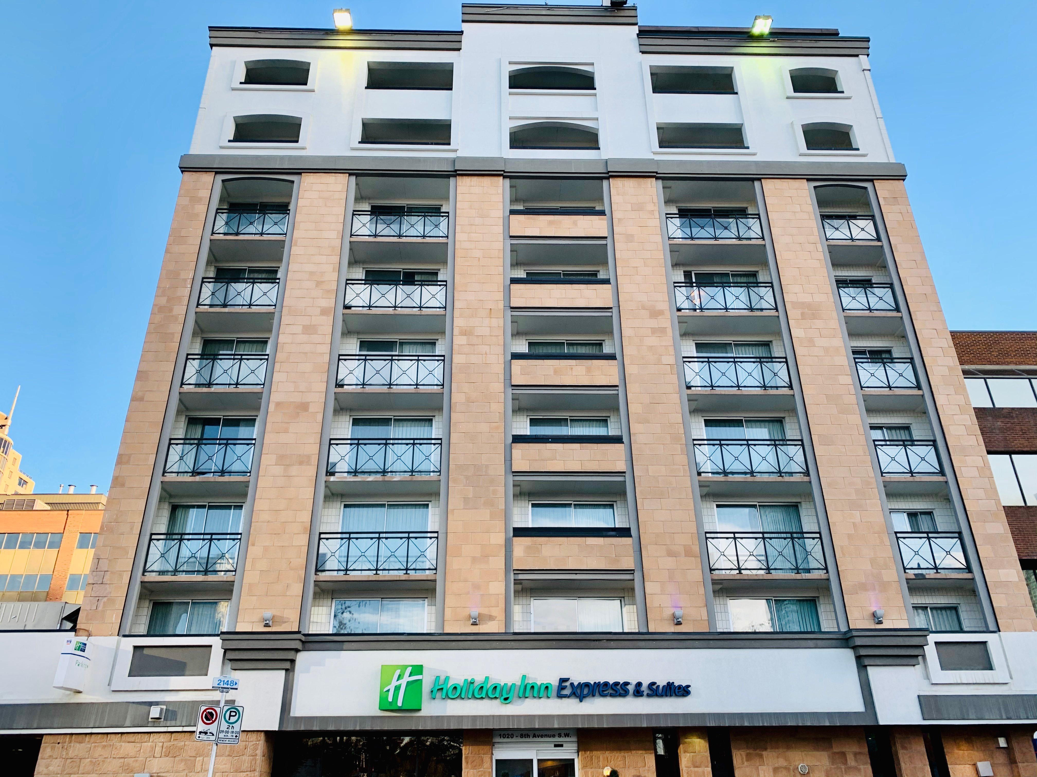 Holiday Inn Express And Suites Calgary, An Ihg Hotel Exterior photo