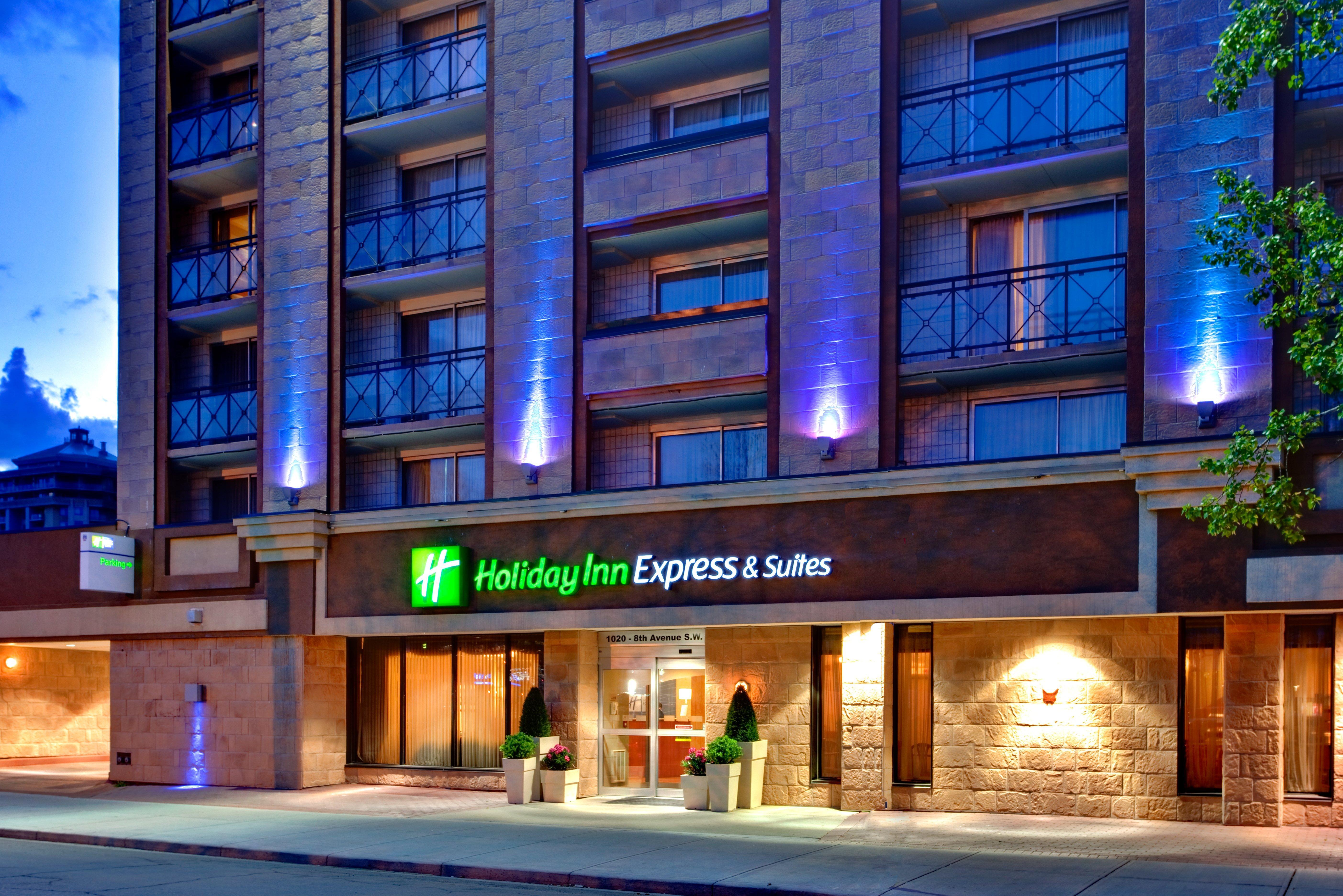 Holiday Inn Express And Suites Calgary, An Ihg Hotel Exterior photo