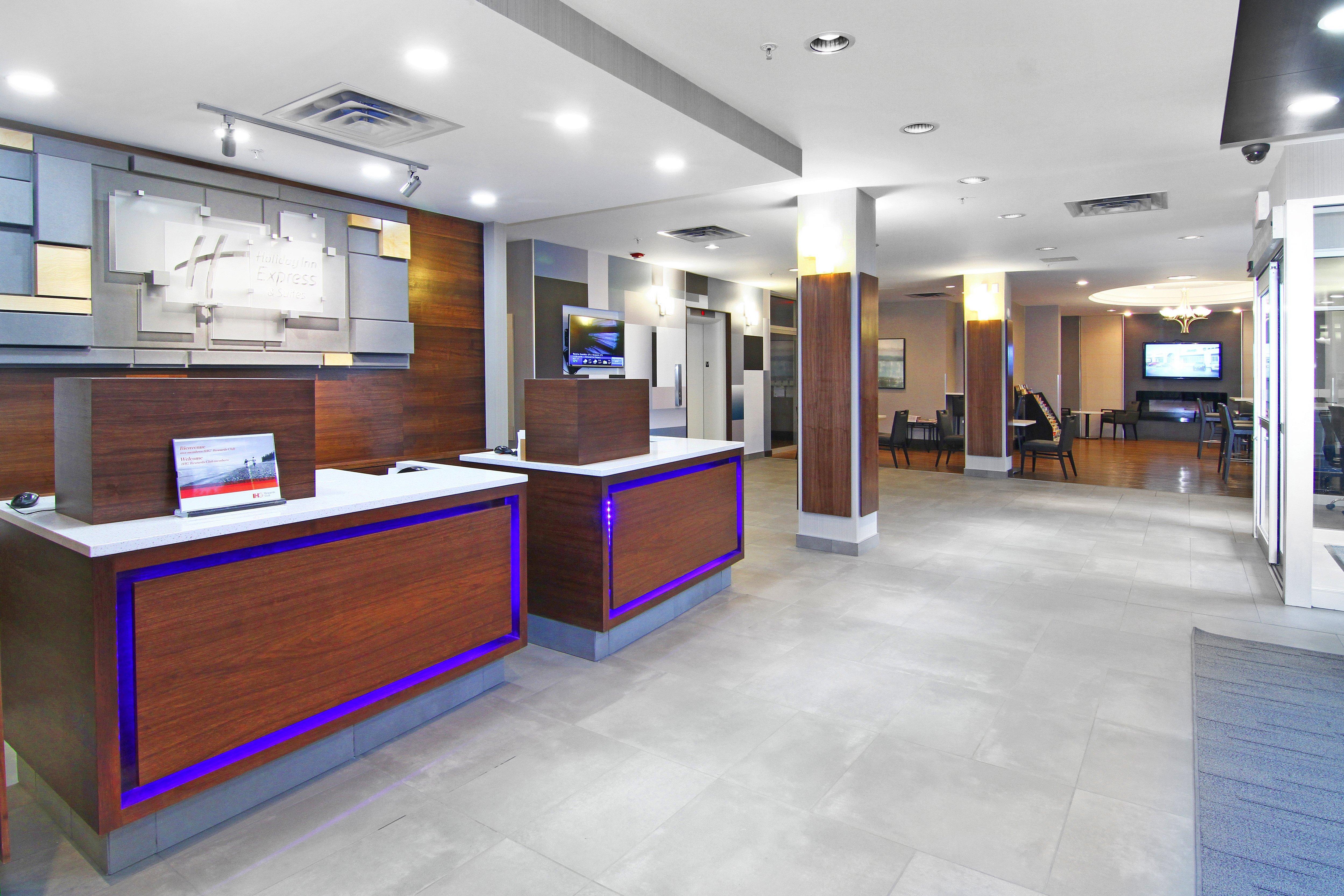 Holiday Inn Express And Suites Calgary, An Ihg Hotel Exterior photo