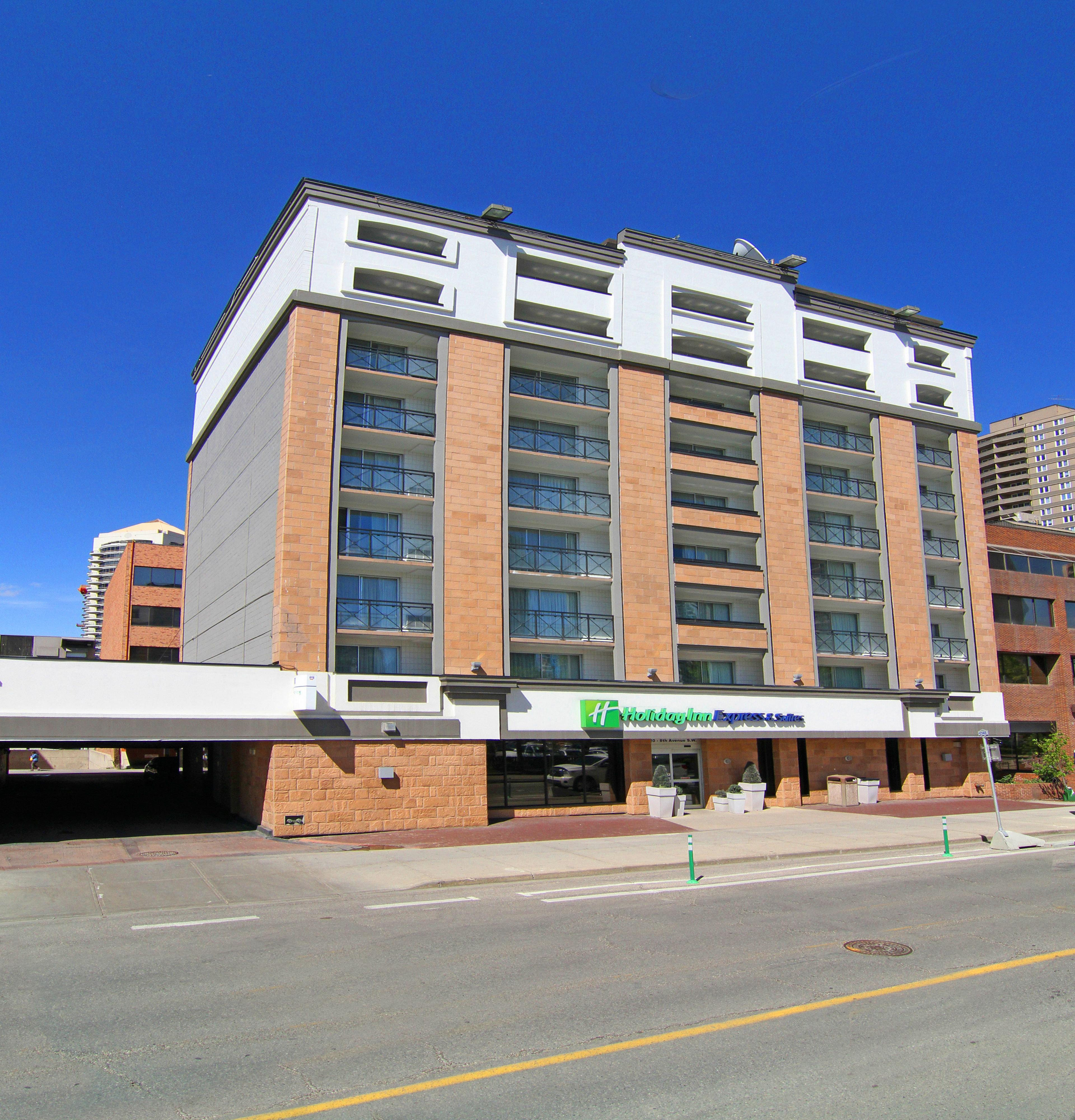 Holiday Inn Express And Suites Calgary, An Ihg Hotel Exterior photo