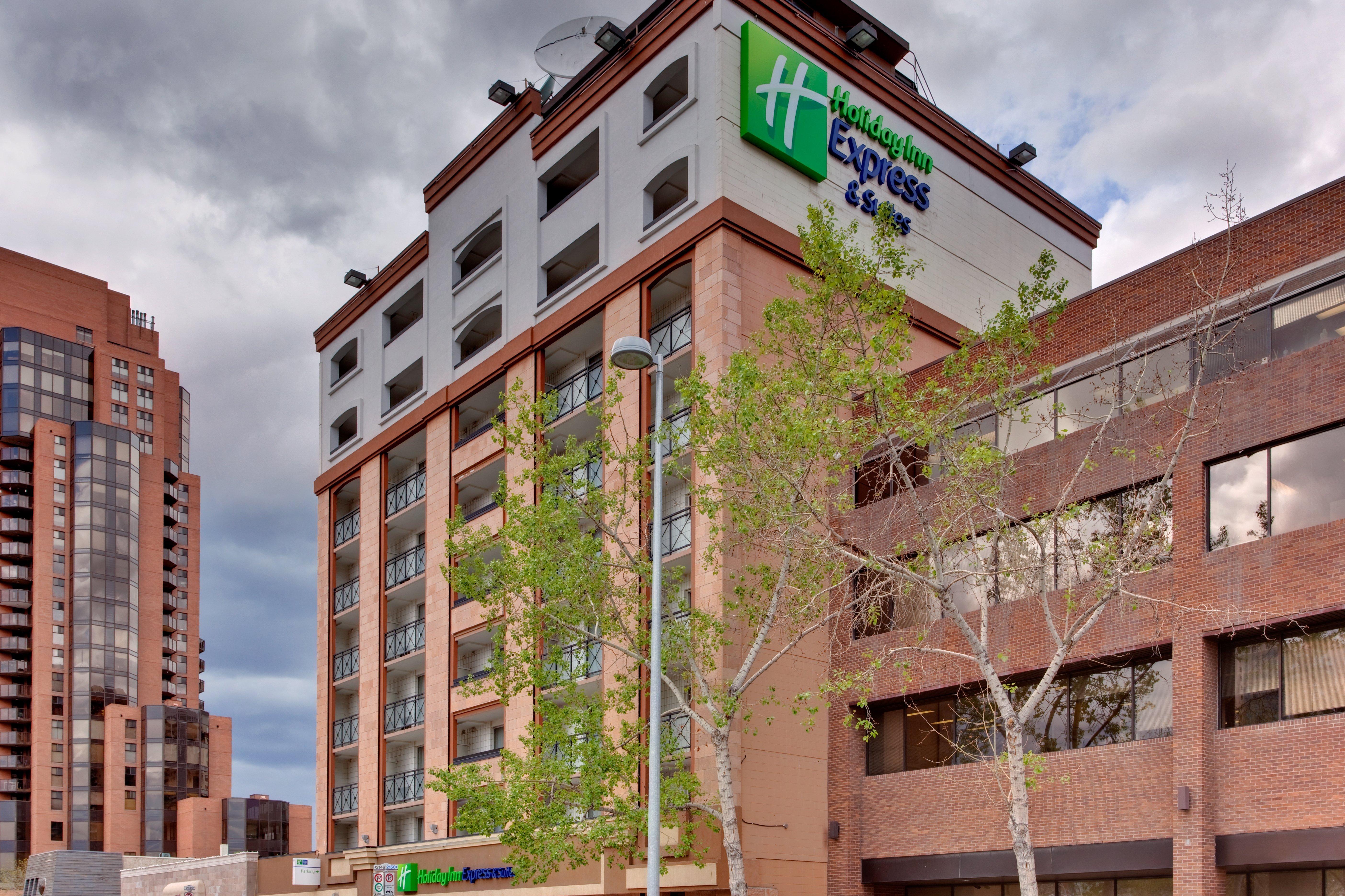 Holiday Inn Express And Suites Calgary, An Ihg Hotel Exterior photo