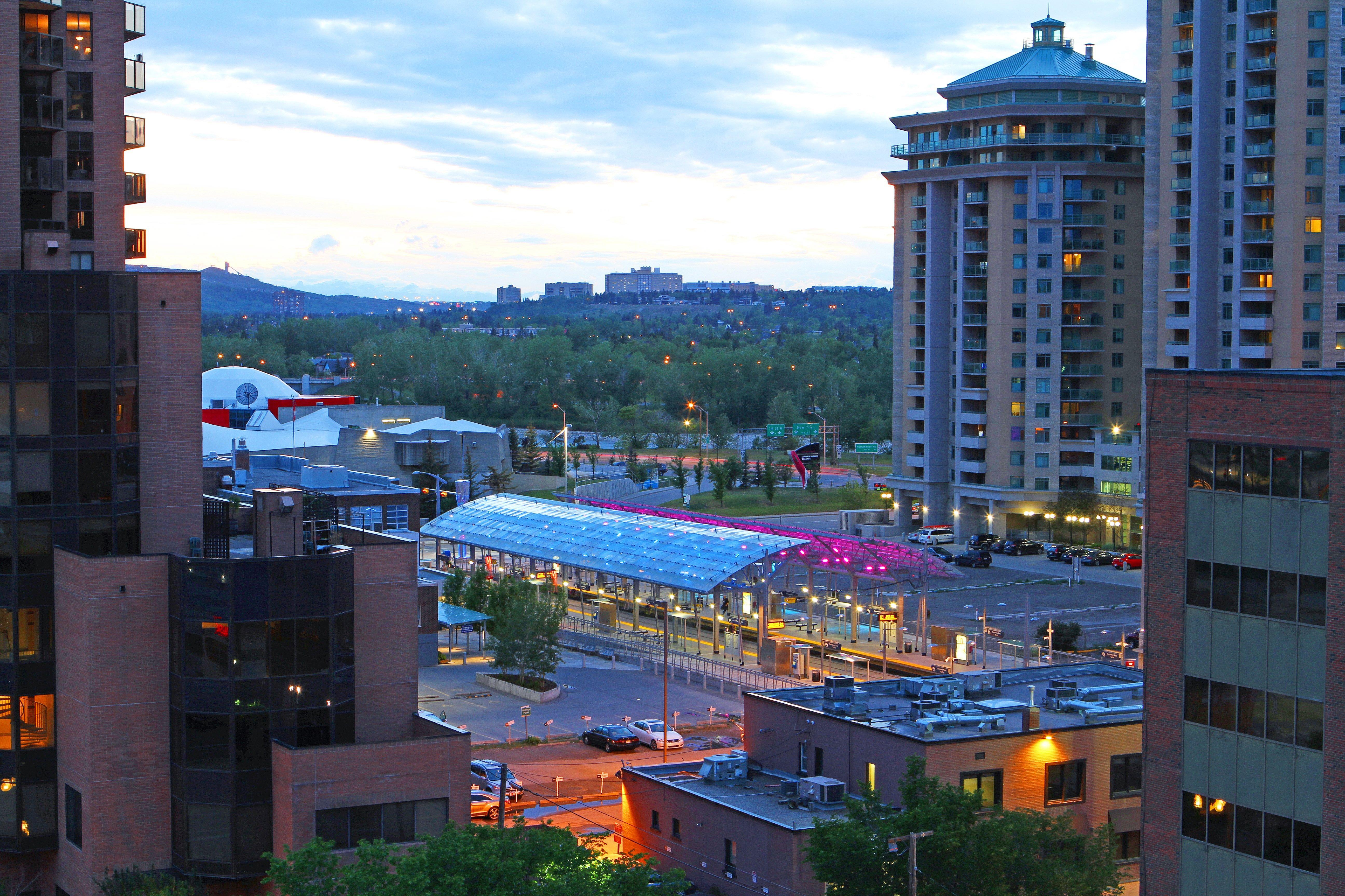 Holiday Inn Express And Suites Calgary, An Ihg Hotel Exterior photo