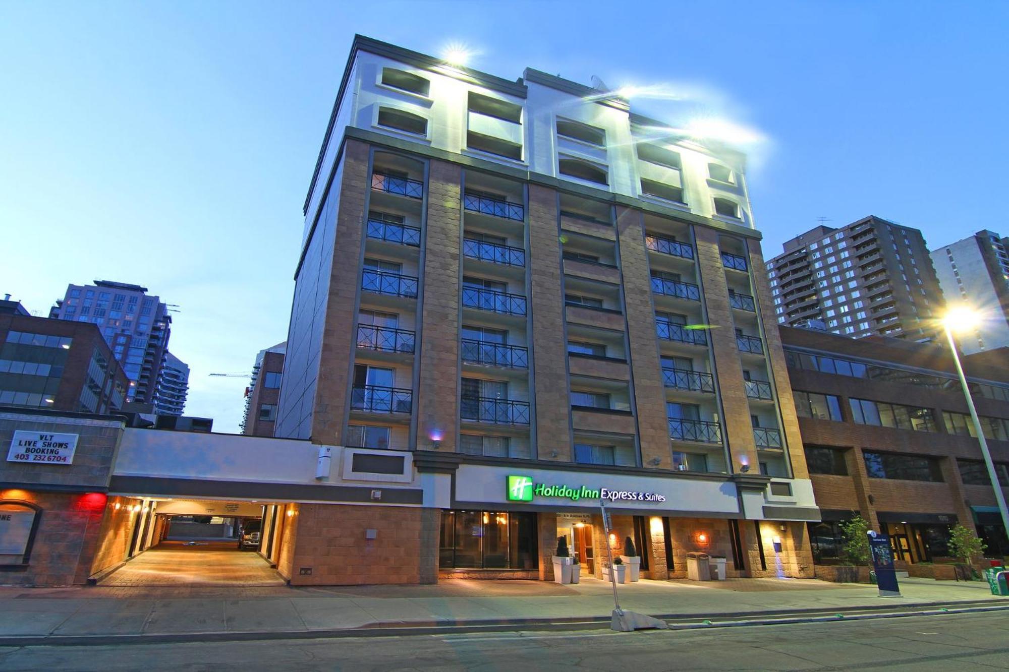 Holiday Inn Express And Suites Calgary, An Ihg Hotel Exterior photo